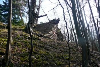 Zřícenina hradu Strádov (© aleshwarrior, 03/2014)