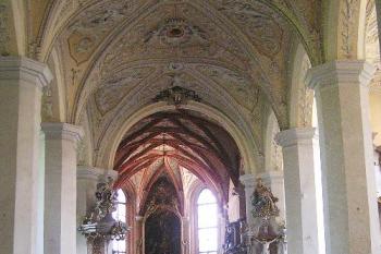 Interiér hlavní lodi kostela (© Jan P. Štěpánek 07/2006)
