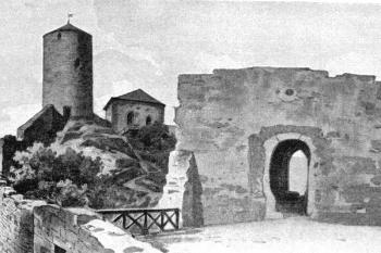 pohled z terasy k bergfritu ( © K. Liebscher (in August Sedláček: Hrady, zámky a tvrze Království českého XIV. - Žatecko, Litoměřicko, Praha 1923))