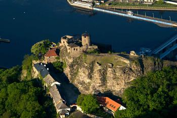 Hrad Střekov - letecký snímek ( © Radovan Smokoň 05/2008)