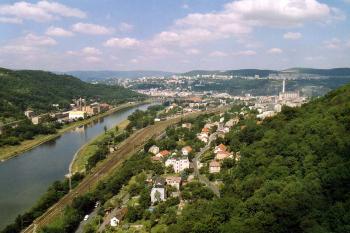 Výhled z hradu na Ústí nad Labem (© Jiří Cukr, 08/2004)