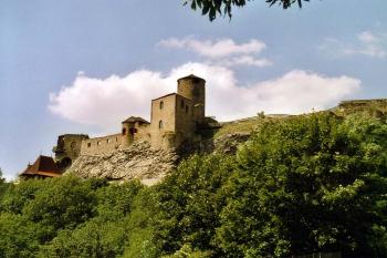 Pohled od východu (z parkoviště) (© Jiří Cukr, 08/2004)
