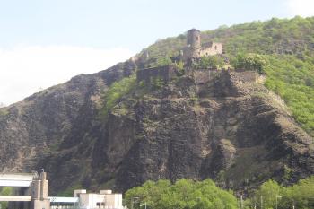 Pohled na hrad z protějšíhu břehu Labe (© Jan Šebek, 03/2008)