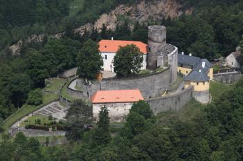 Letecký pohled na hrad Svojanov (© Miloš Dempír, 12/2011)