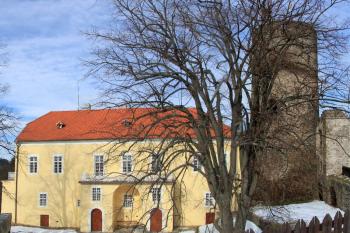 Vnitřní nádvoří hradu Svojanova (© Miloš Dempír, 02/2012)