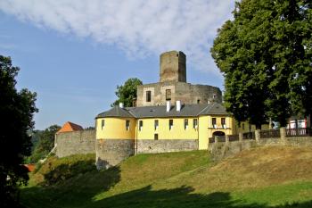 Hrad Svojanov od východu (© Miloš Dempír, 08/2014)