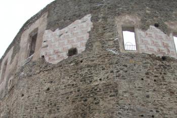 Obnovená renesanční sgrafitti na vnější (pohledové) stěně paláce Trčků z Lípy (© Jan Večeřa, 04/2015)