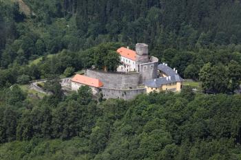 Letecký pohled na hrad Svojanov (© Miloš Dempír, 09/2010)