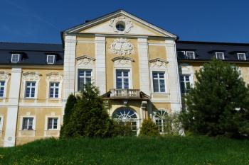 Dlažkovice zámek (© František Kinař, 04/2012)