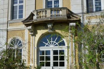 Dlažkovice zámek (© František Kinař, 04/2012)
