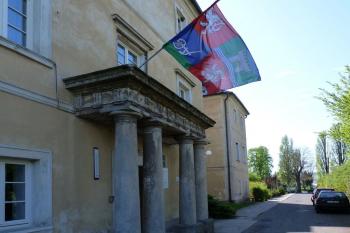 Dlažkovice zámek (© František Kinař, 04/2012)