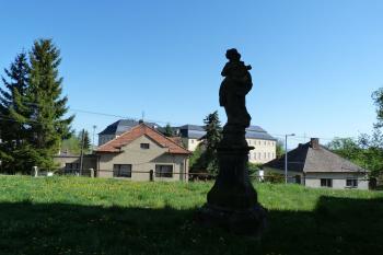 Dlažkovice zámek (© František Kinař, 04/2012)