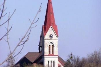 Pohled na kostel sv. Josefa od příjezdu z Lubna (© Jan P. Štěpánek, 04/2007)