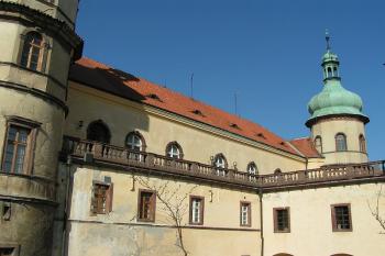 východní průčelí zámku ( © Petr Turyna 04/2005)