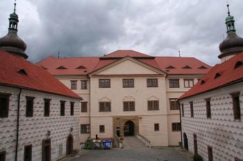 Jižní průčelí z prvního patra předzámčí ( © Ivan Grisa 06/2009)
