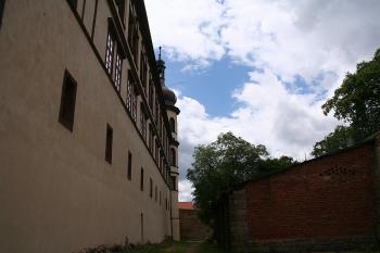 Severní stěna zámku ( © Ivan Grisa 06/2009)