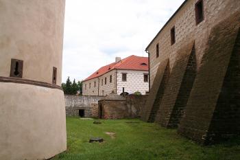 Jižní část druhého příkopu ( © Ivan Grisa 06/2009)