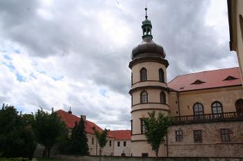 Jihovýchodní věž od zámeckého kostela ( © Ivan Grisa 06/2009)