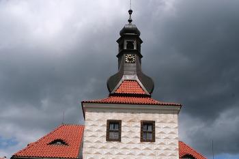Předzámčí od jihu ( © Ivan Grisa 06/2009)