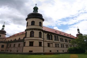 Zámek od severovýchodu ( © Ivan Grisa 06/2009)