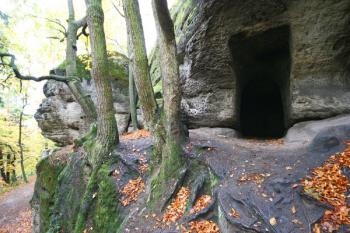 Světnička při patě skalního jádra hradu ( © Filip Matoušek 10/2004)