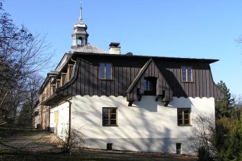 východní průčelí tzv. starého zámku ( © Jan P. Štěpánek 02/2008)