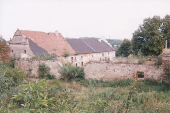 Severní křídlo renesančních budov dvora (© Lukáš Pechánek, 08/2000)