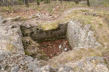 Třetí hradní brána s domnělým propadlištěm, které zvyšovalo nedobytnost hradu. ( © Miroslav BITTER 04/2007)