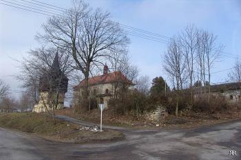 Celkový pohled ze silnice ( © Roman Řezáč 03/2005)