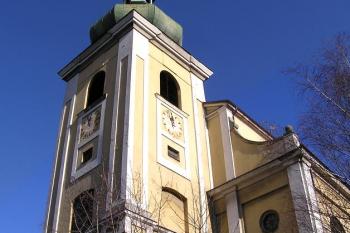 hlavní průčelí kostela s věží ( © Jan P. Štěpánek 02/2008)