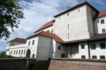 jižní polovina východního průčelí jádra hradu ( © Jan P. Štěpánek 06/2009)