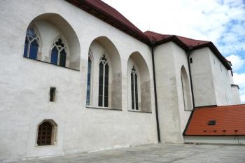 východní průčelí gotického paláce patrně Přemysla II. Otakara - tzv. kaple ( © Jan P. Štěpánek 06/2009)