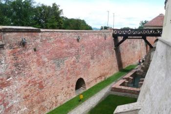 vyzděný západní příkop ( © Jan P. Štěpánek 06/2009)