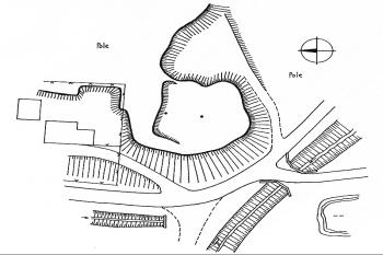 Půdorys tvrziště pořízený přímo v terénu ( © Jan P. Štěpánek 2005, Šlechtická sídla na Frýdecko - Místecku (J. Tichánek a kolektiv))