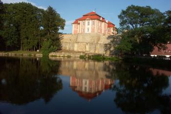 zámek od západu ( © Milan Caha 08/2008)