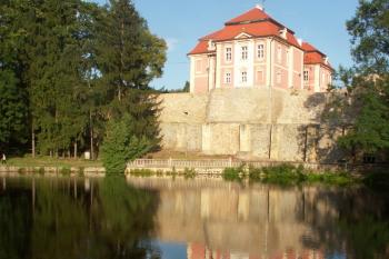 zámek od západu ( © Milan Caha 08/2008)