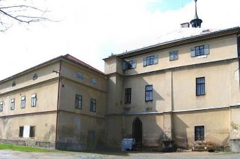 Zámek od východu ( © Pavel Vítek 04/2006)
