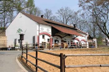 Stáje ( © Luděk Pitter 04/2005)
