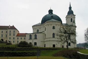 propojení zámku a kostela (© D Dohňanský, 03/2014)
