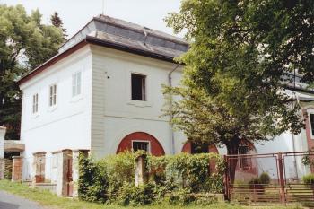 Zámek Církvice (© Lukáš Pechánek, 06/2006)