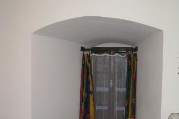 vnitřní hradba, nyní součást domu (© Karel Husák, 01/2006)