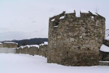parkánová hradba s baštou (© Karel Husák 01/2006)