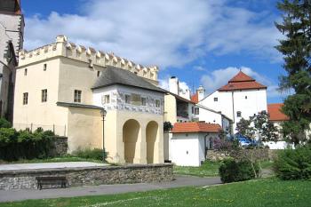 Vnitřní pás hradeb ( © Pavel Vítek 05/2006)