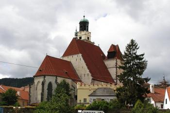 farní kostel sv. Jakuba od východu ( © Jan P. Štěpánek 07/2004)