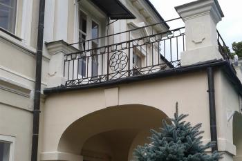 Zámek Jesenec - vstup ( © Ivo Rozehnal 08/2015)