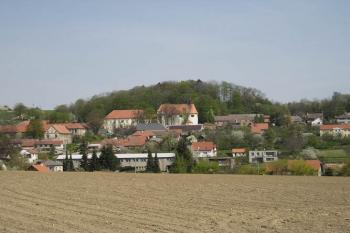 zámek a kostel od jihu (© de ardoise 05/2005)