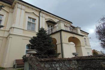 Středový rizalit s balkonem (© Dušan Dohňanský  04/2021)