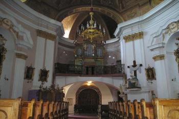 pohled od oltáře do lodi (de ardoise 05/2005)