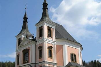 boční pohled na kostel (© de ardoise 05/2005)