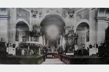 interiér kostela kolem roku 1930 (© anon)